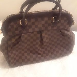 LV AUTHENTIC  TREVI  LARGE HREAT CONDITION
